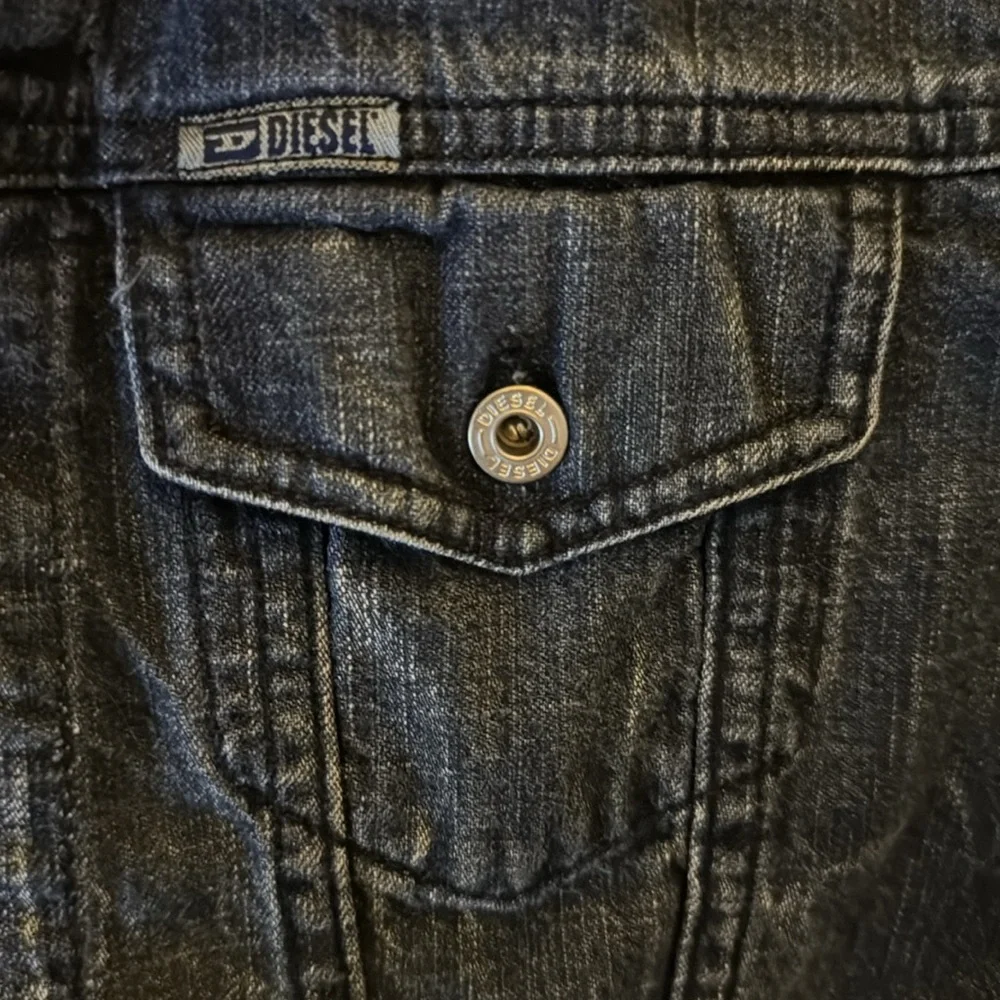 Diesel Vintage Boys Blue Denim Stone Washed Distressed Trucker Jacket Italy M